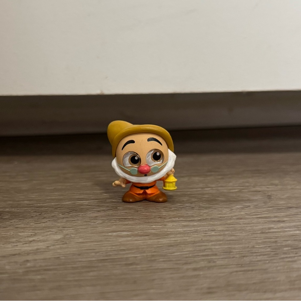 Disney Doorables Doc Snow White Series 6 Rare Figure